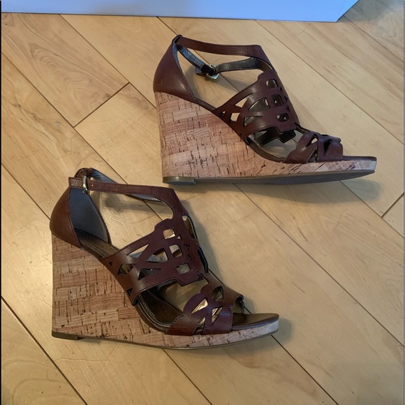 Tahari Wyne cutout wedges - Picture 1 of 3